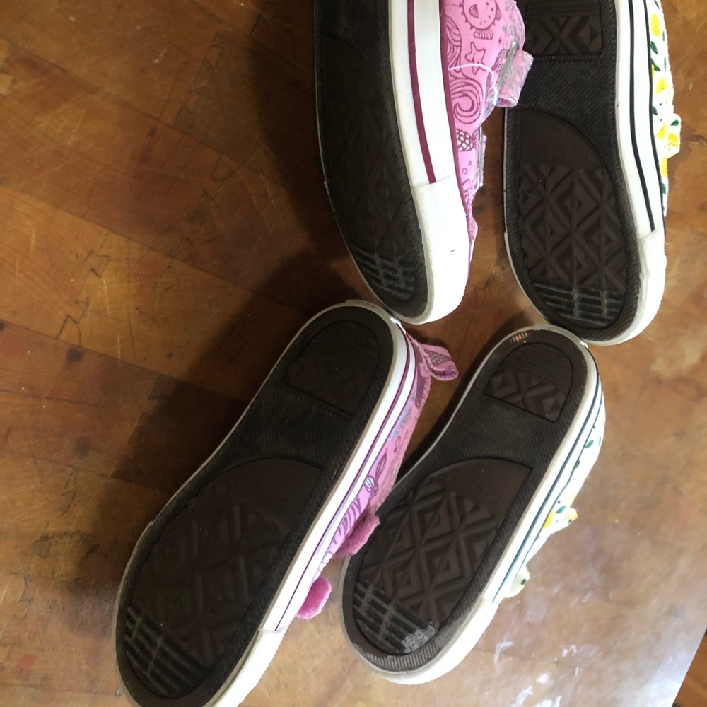 Gently worn toddler converse all stars